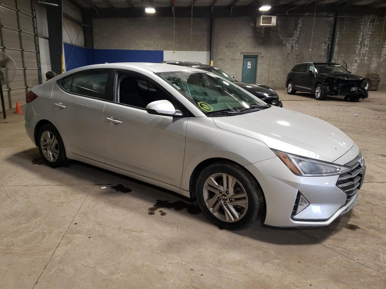 2019 HYUNDAI ELANTRA SE - Фото 4