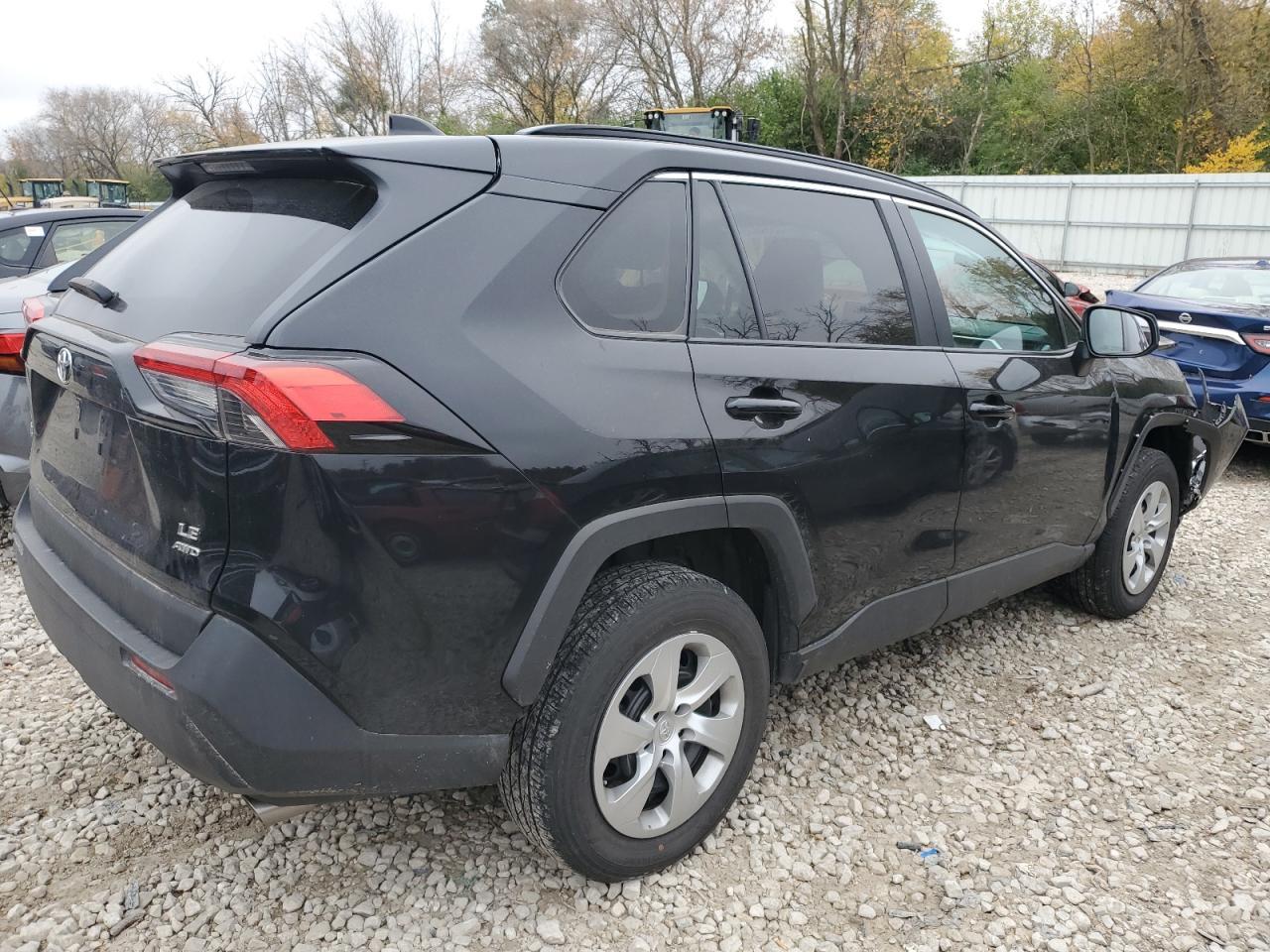 2021 TOYOTA RAV4 LE - Фото 3