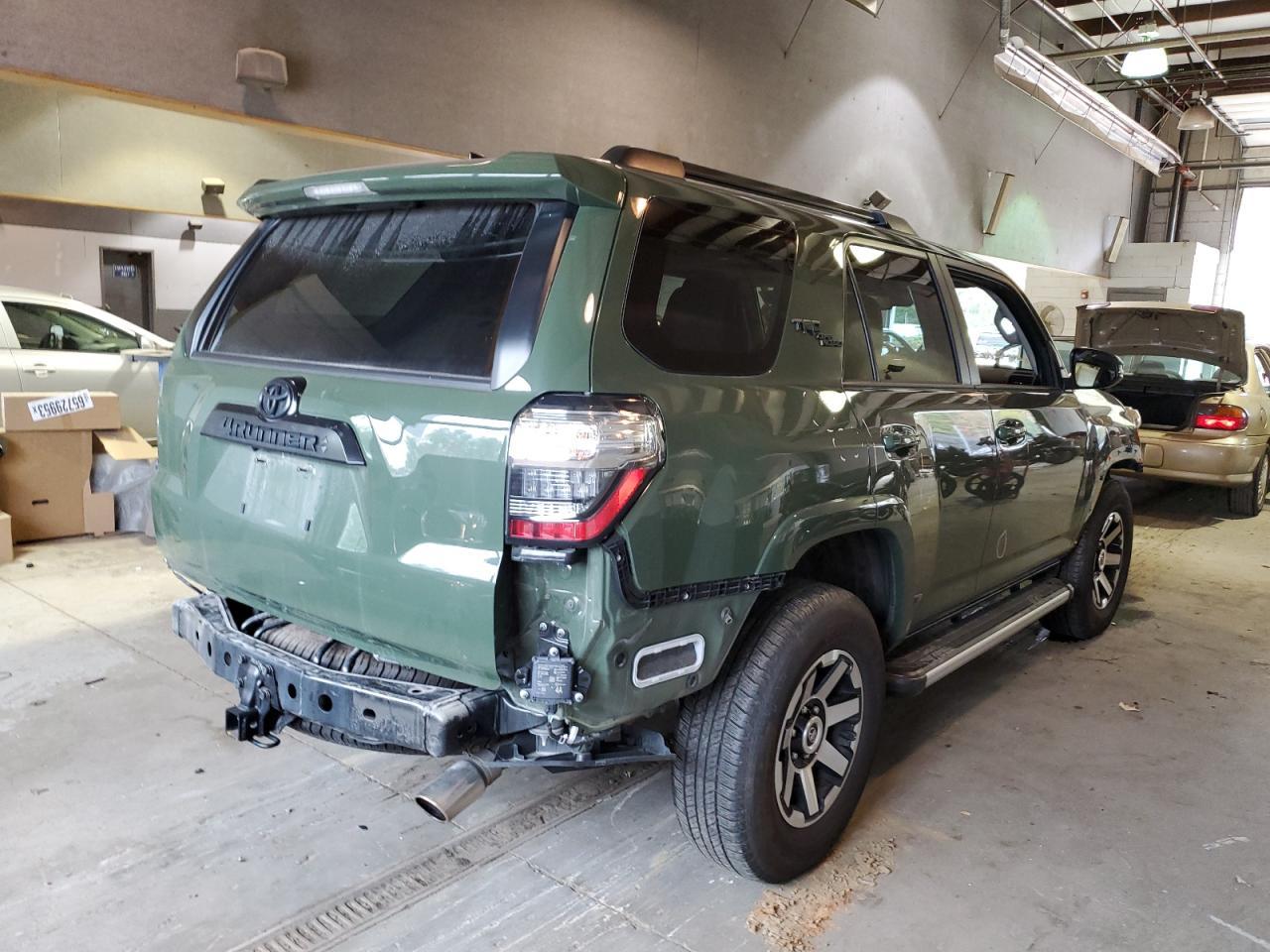 2022 TOYOTA 4RUNNER SR - Image 3