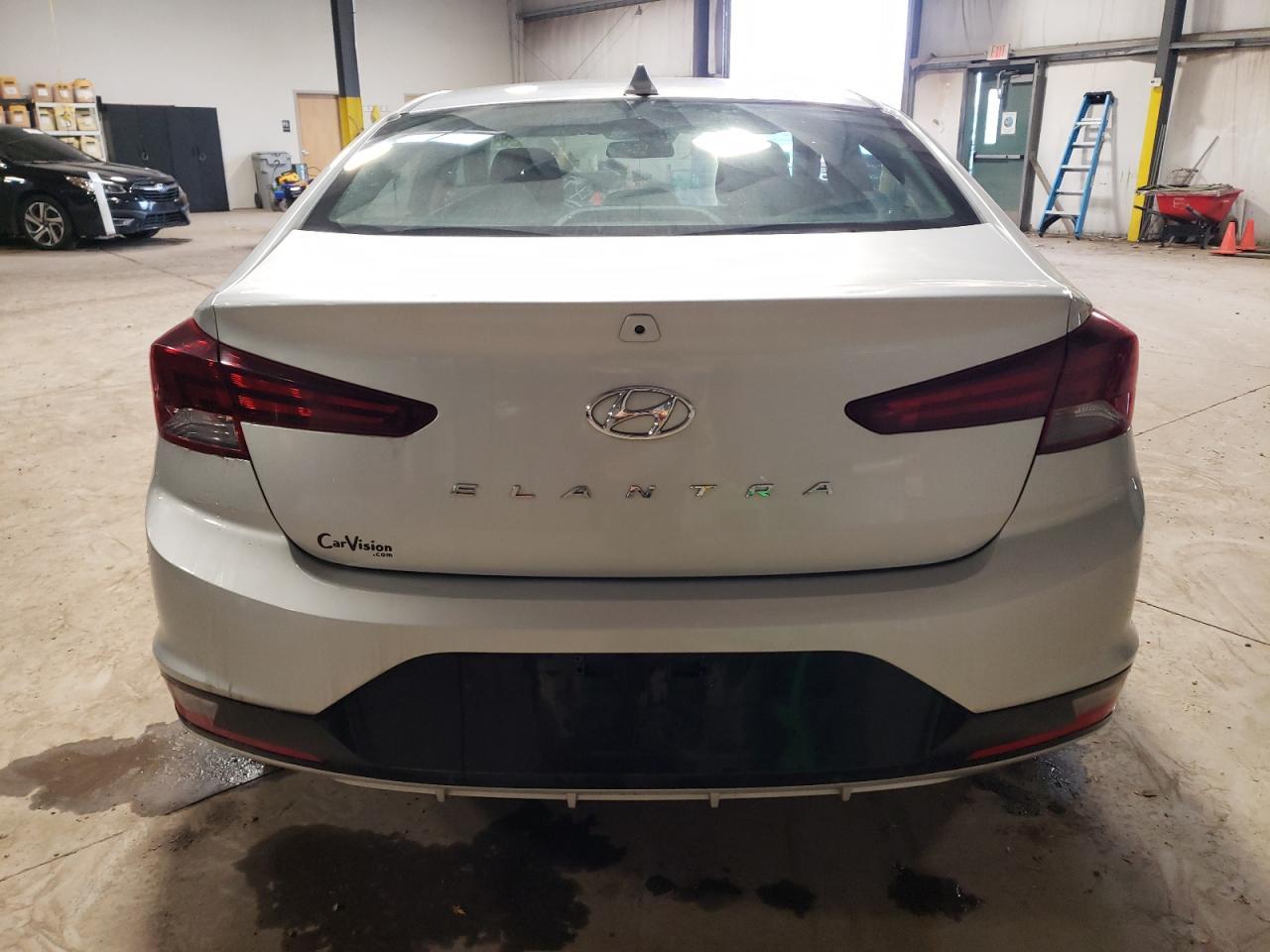 2019 HYUNDAI ELANTRA SE - Фото 6