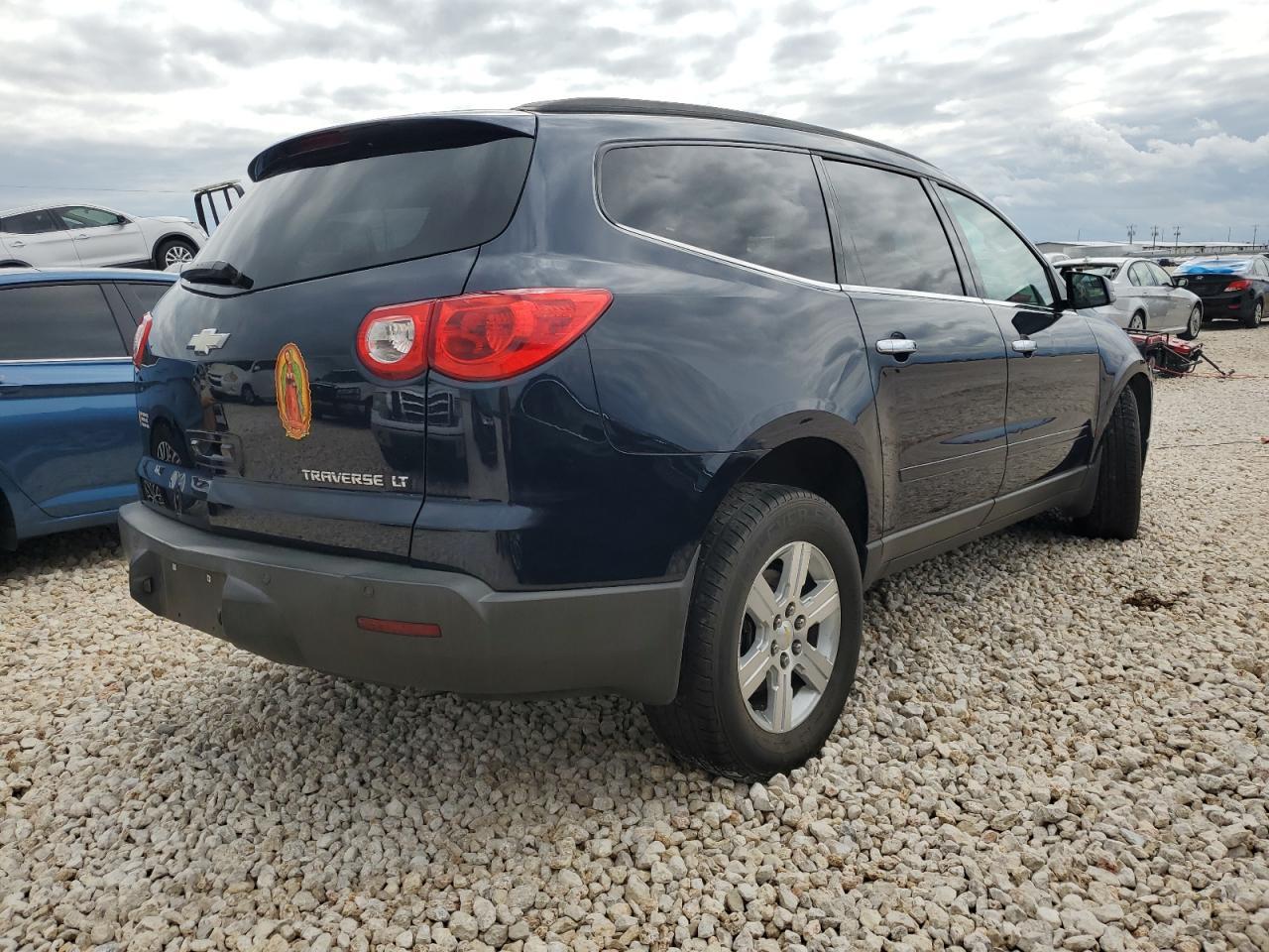 2011 CHEVROLET TRAVERSE L - Image 3
