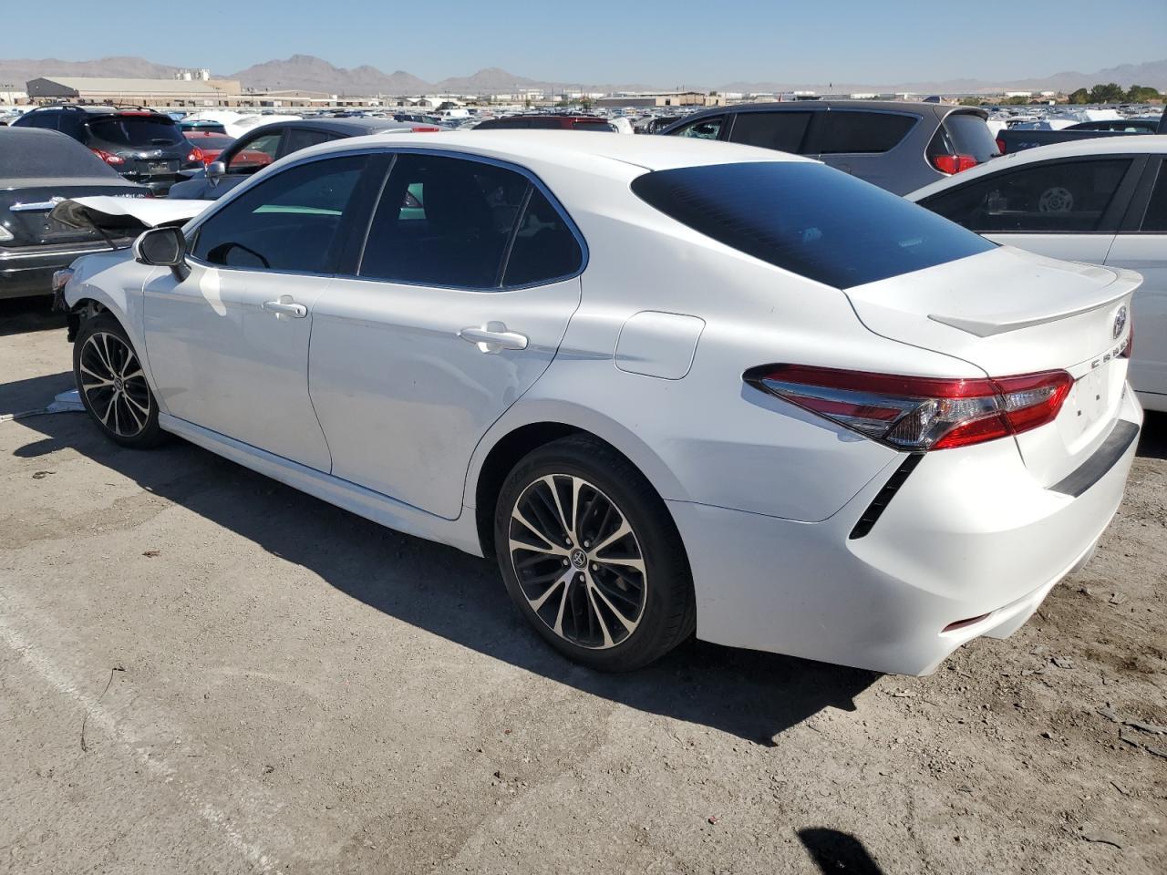 2018 TOYOTA CAMRY L - Фото 2