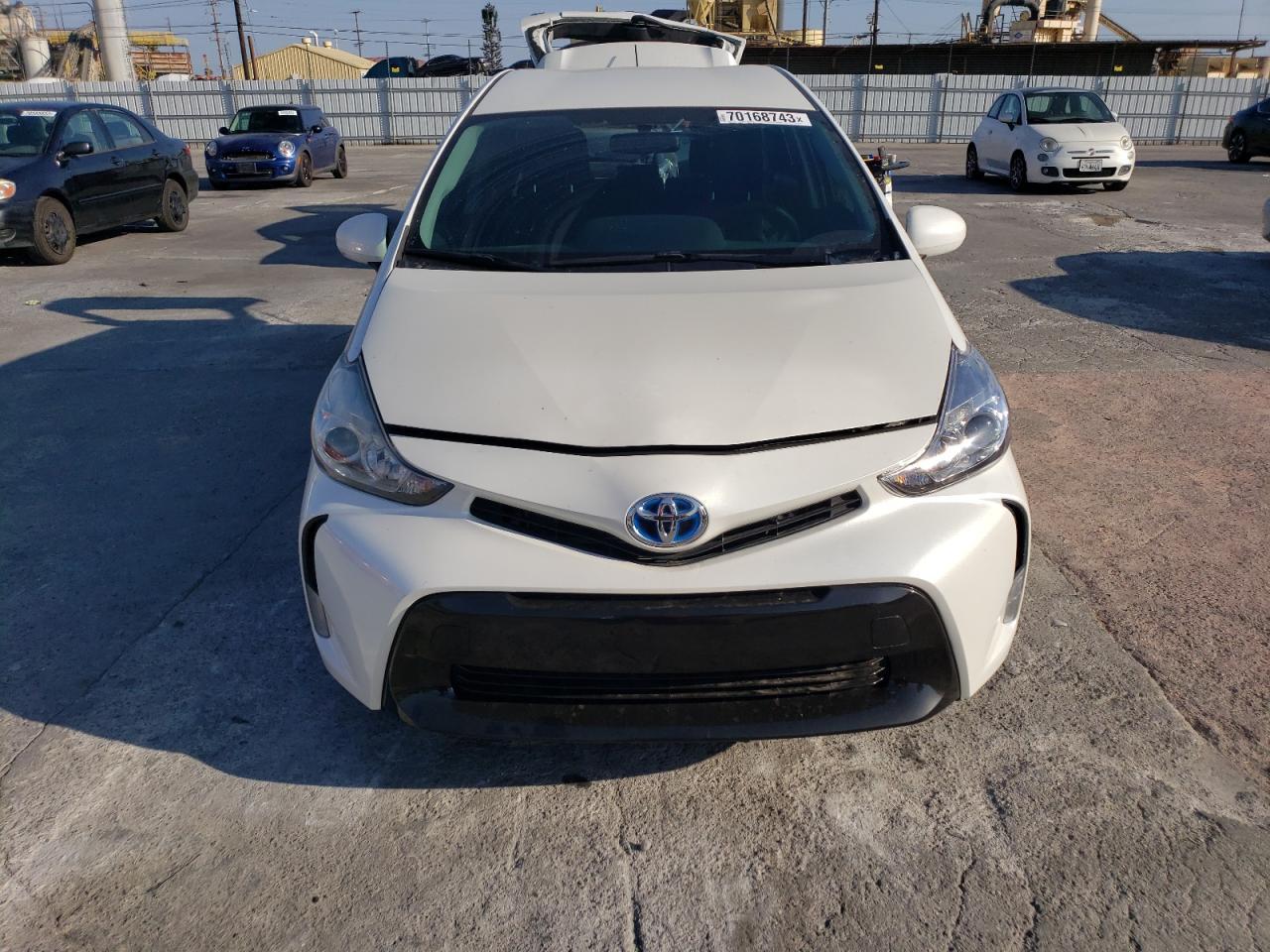 2016 TOYOTA PRIUS V - Image 5