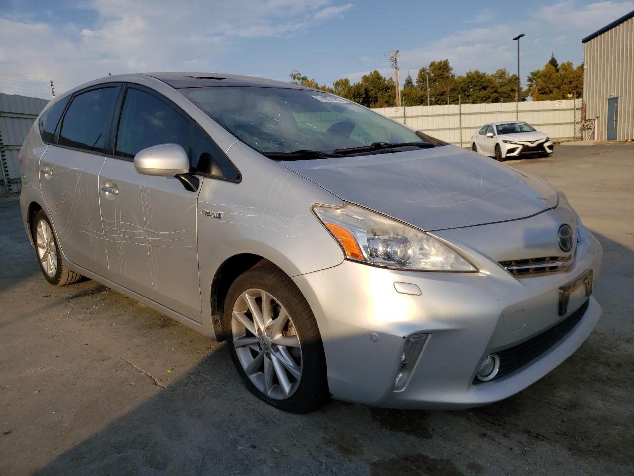 2013 TOYOTA PRIUS V - Image 4