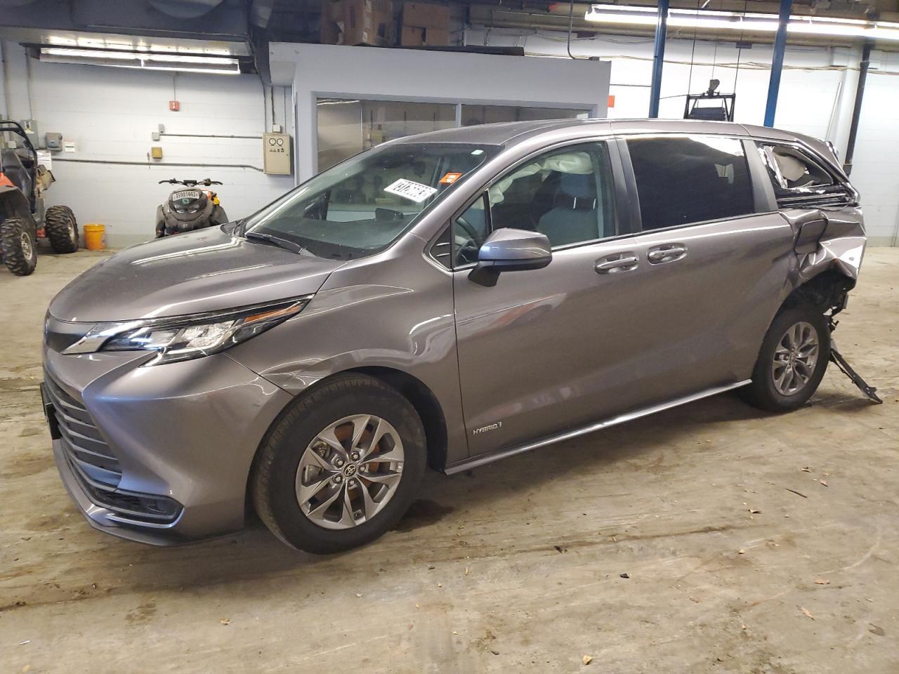 2021 TOYOTA SIENNA LE car image