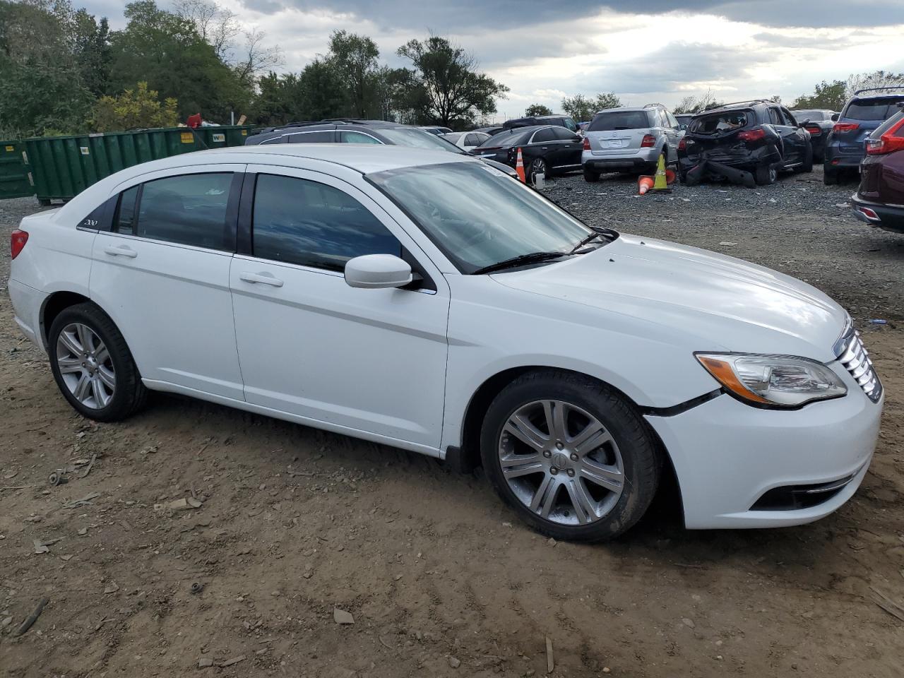 2013 CHRYSLER 200 LX - Фото 4