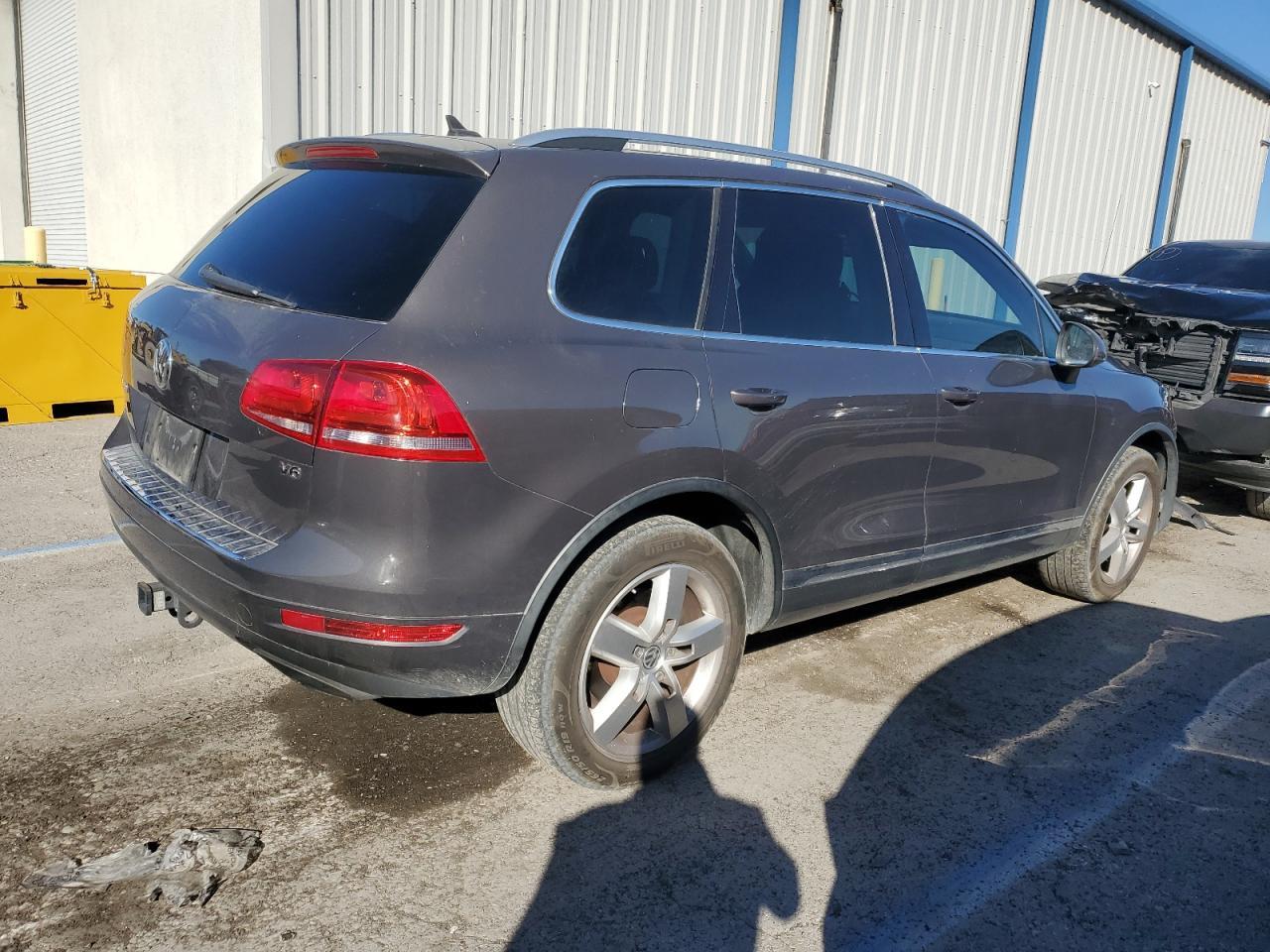 2012 VOLKSWAGEN TOUAREG V6 - Image 3