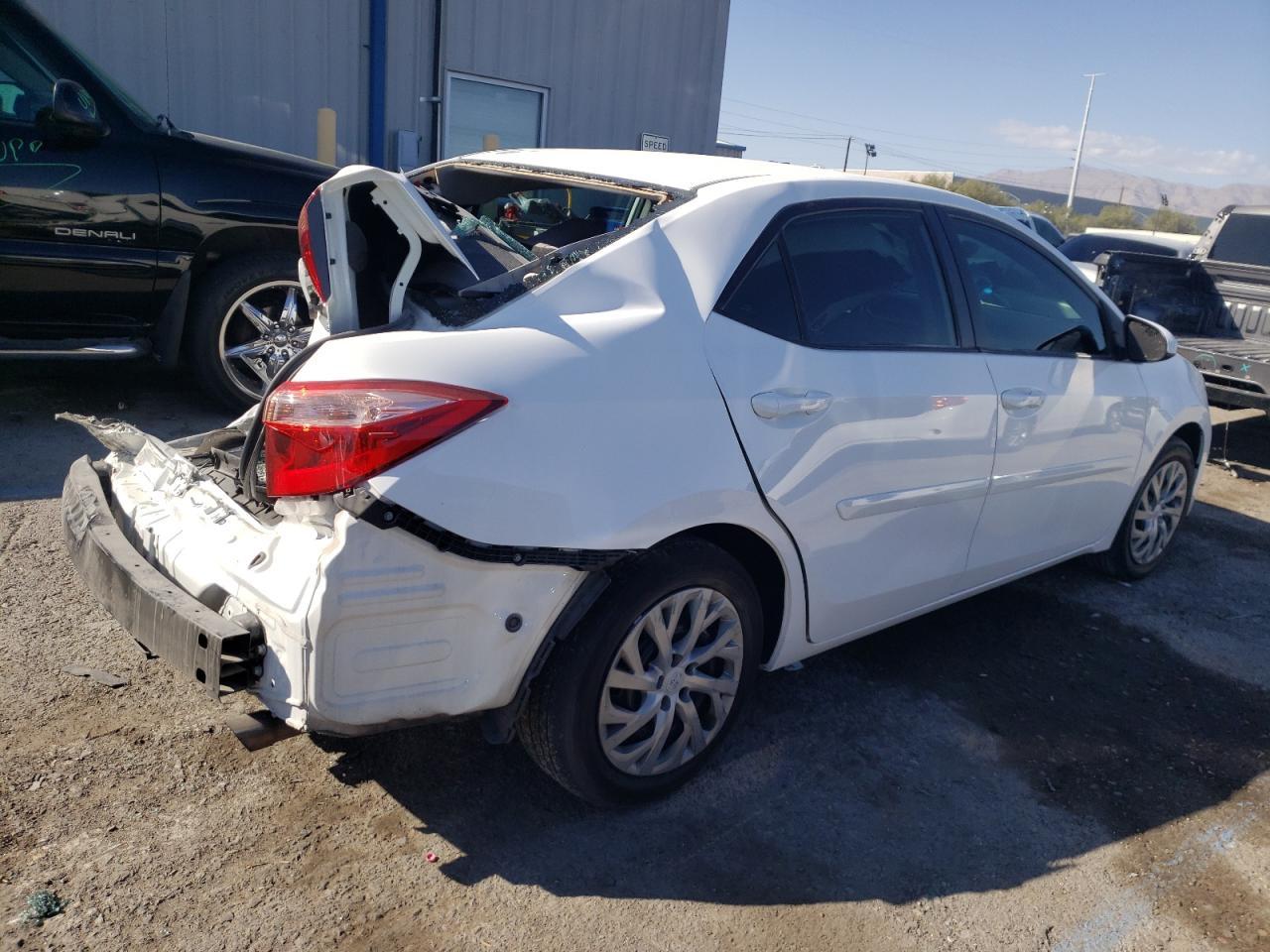2019 TOYOTA COROLLA L - Фото 3