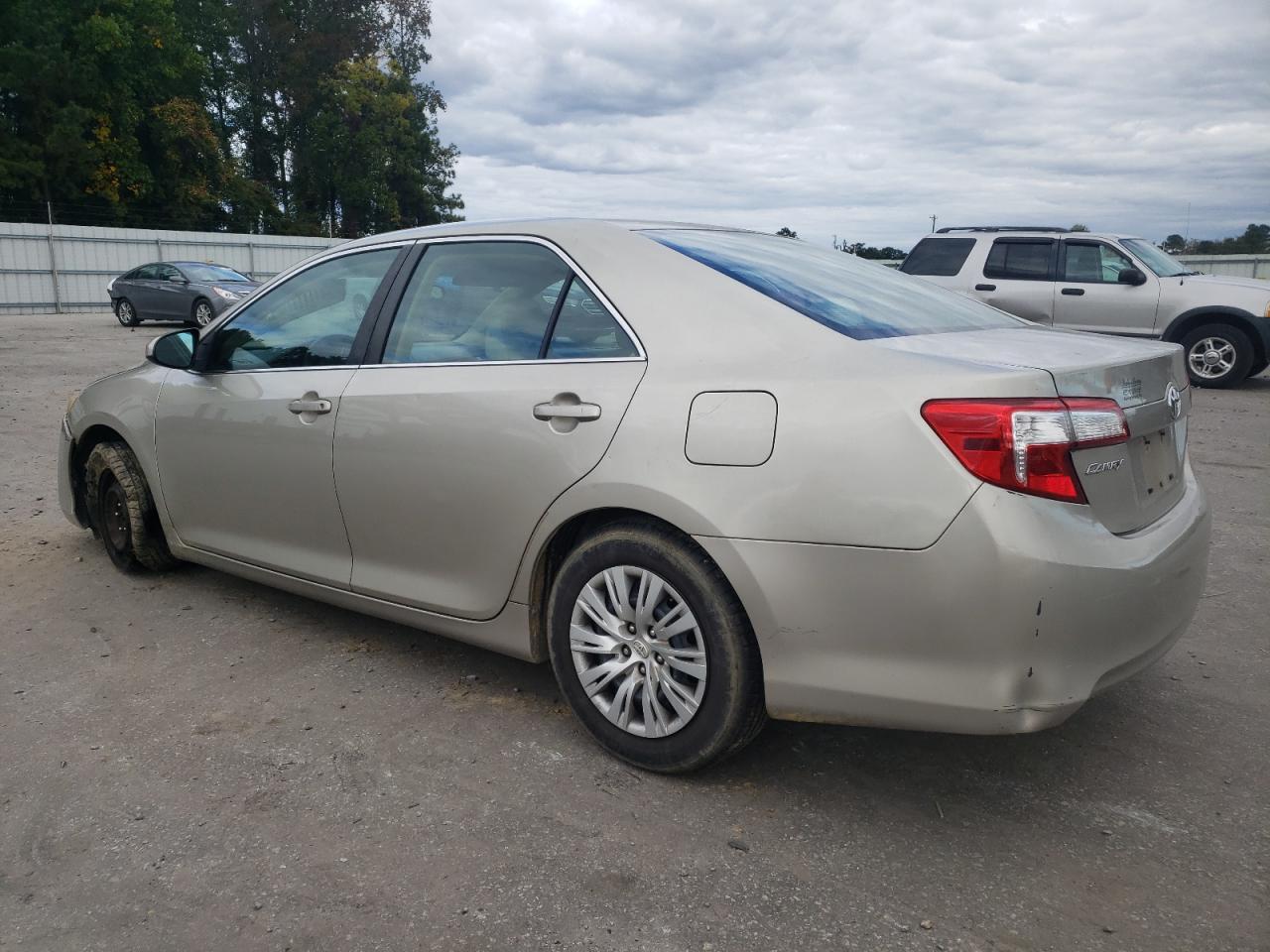 2014 TOYOTA CAMRY L - Image 2