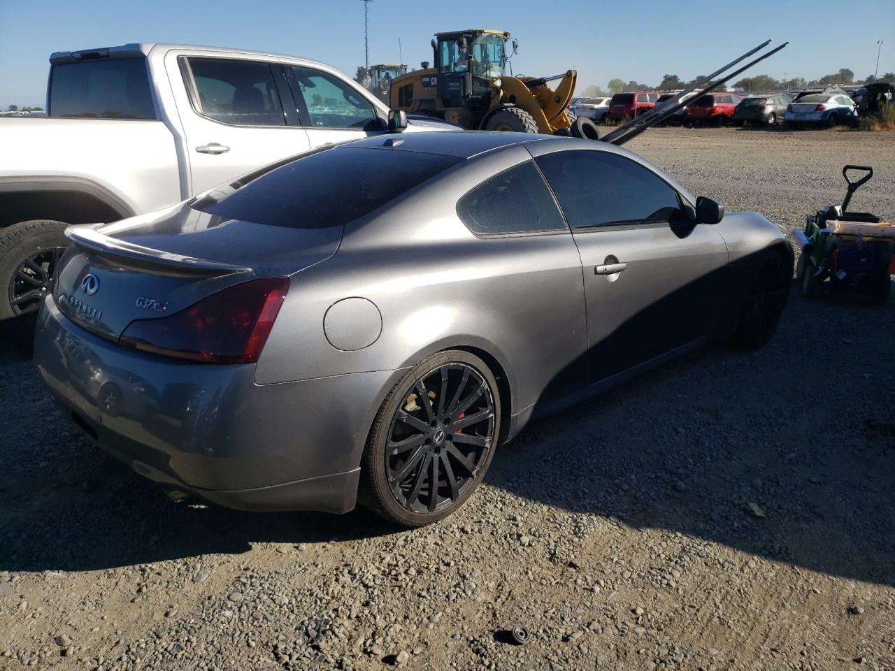 2011 INFINITI G37 - Image 3