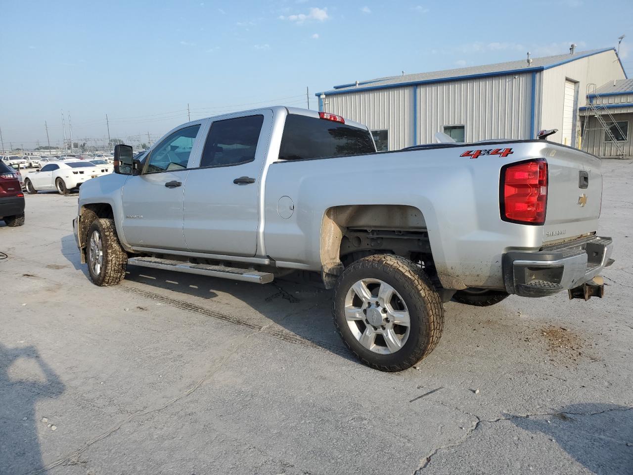 2018 CHEVROLET SILVERADO - Фото 2