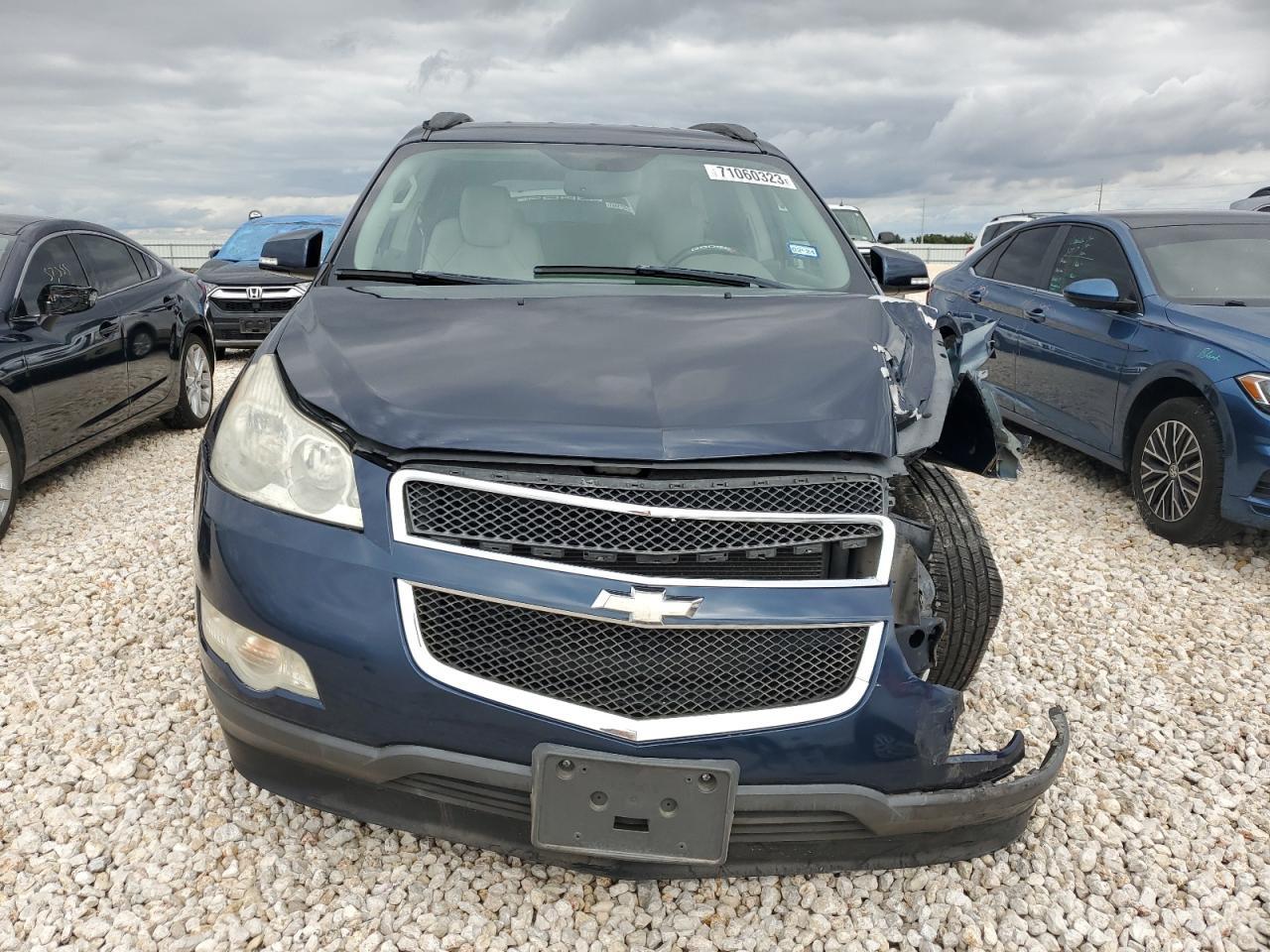 2011 CHEVROLET TRAVERSE L - Image 5