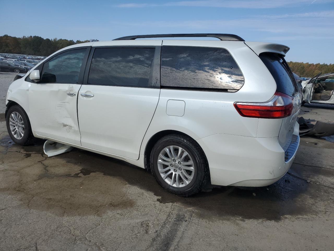 2015 TOYOTA SIENNA XLE - Фото 2