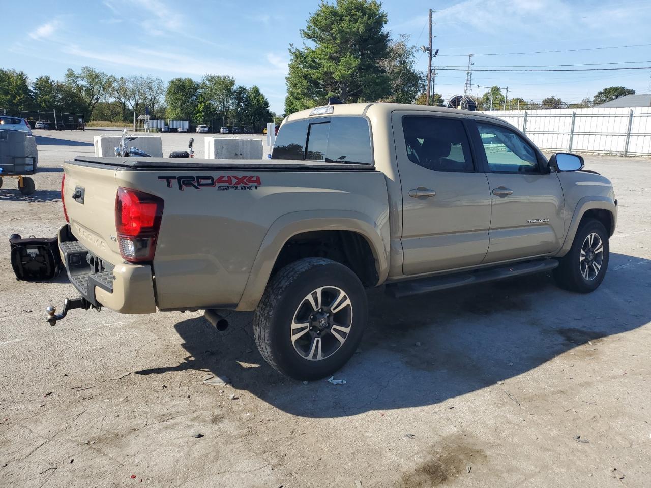 2019 TOYOTA TACOMA DOU - Фото 3