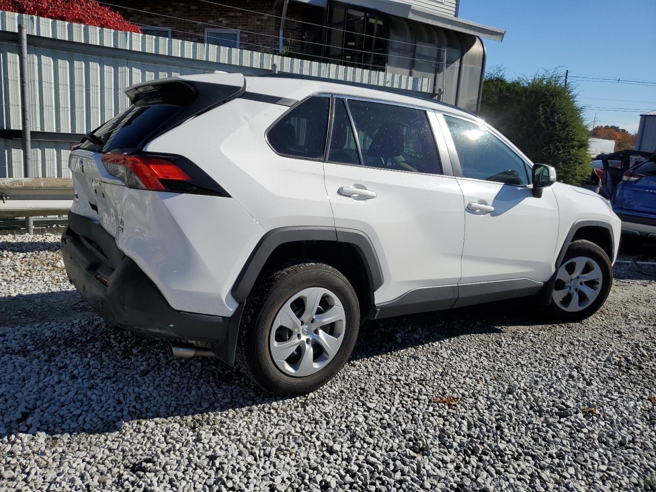 2021 TOYOTA RAV4 LE - Фото 3