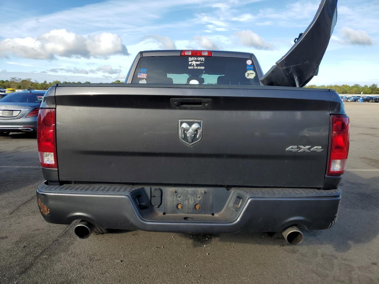 2017 RAM 1500 ST - Image 6