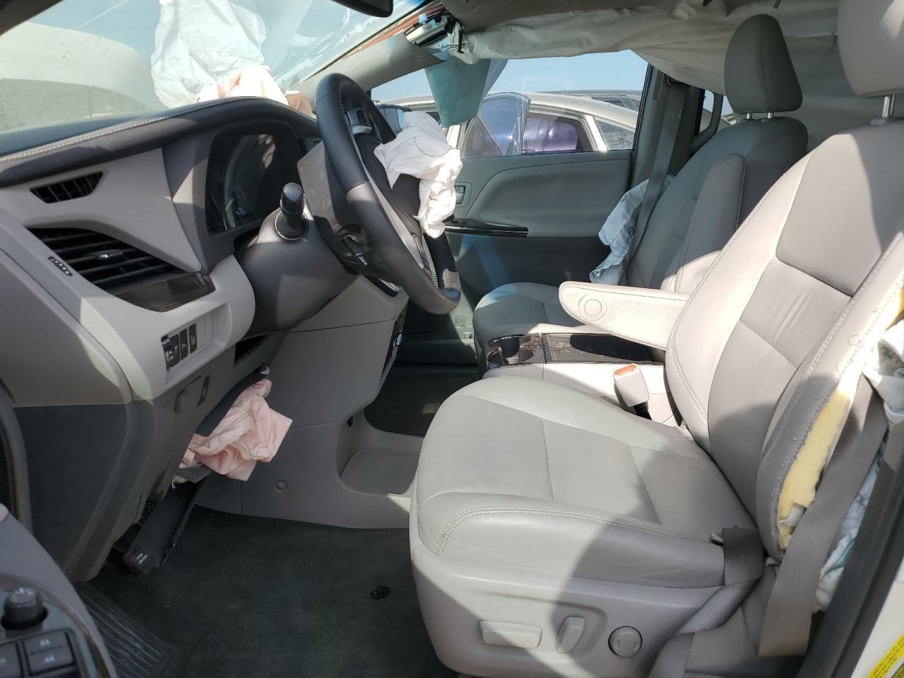 2015 TOYOTA SIENNA XLE - Фото 7