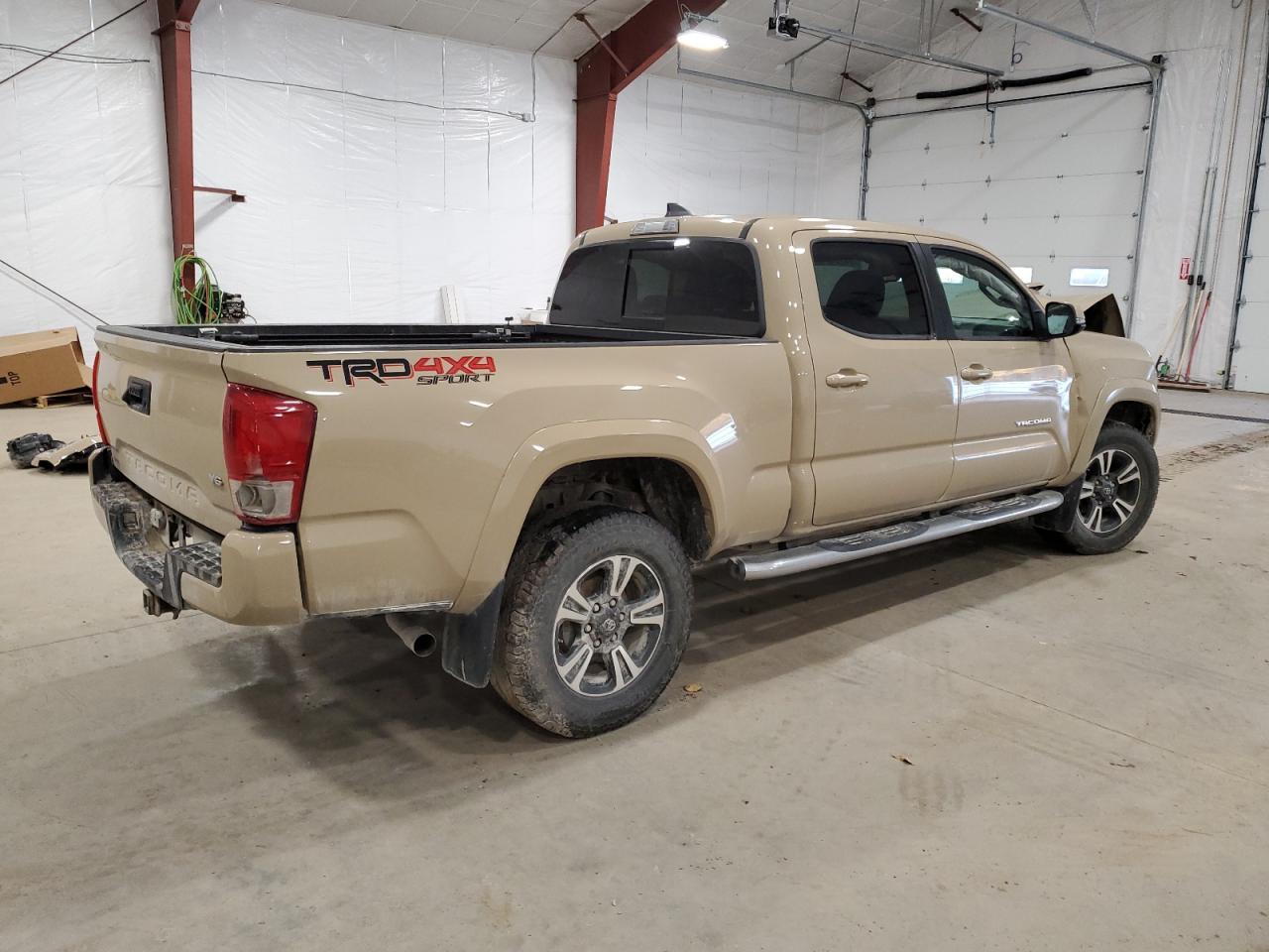 2017 TOYOTA TACOMA DOU - Фото 3