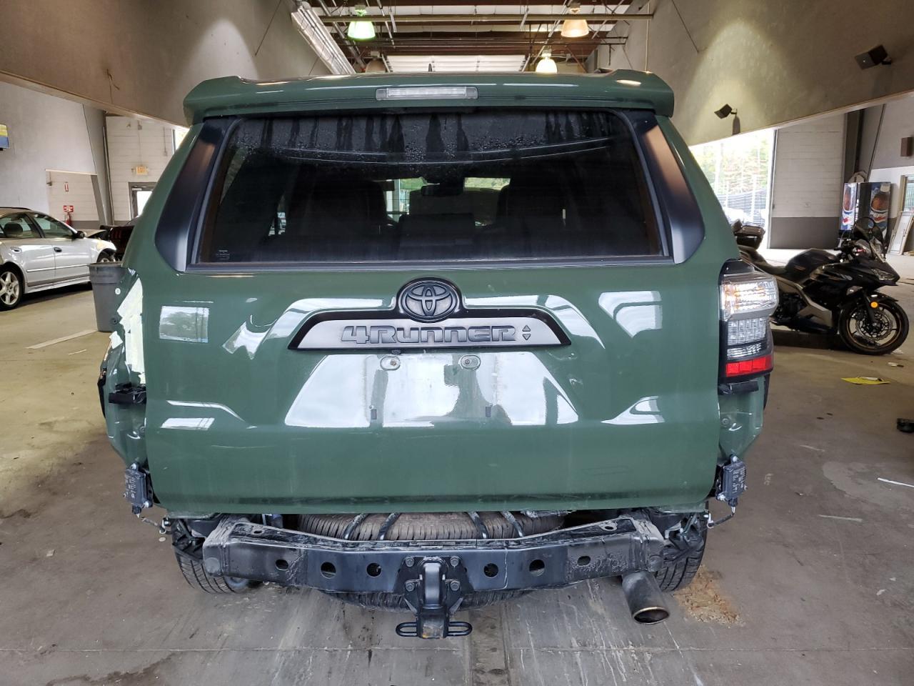 2022 TOYOTA 4RUNNER SR - Image 6