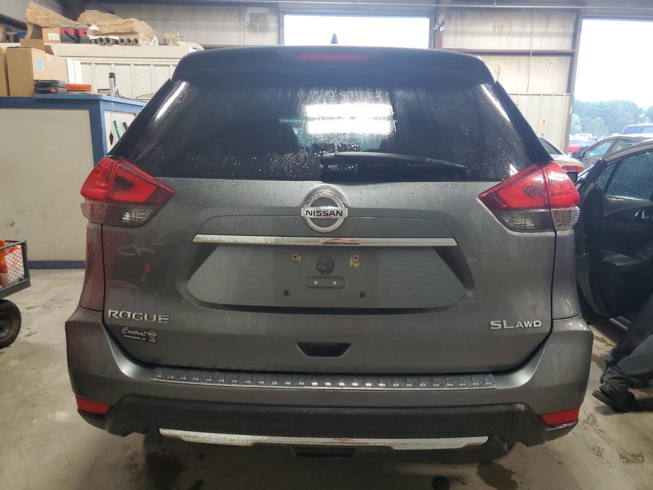 2017 NISSAN ROGUE SV - Фото 6