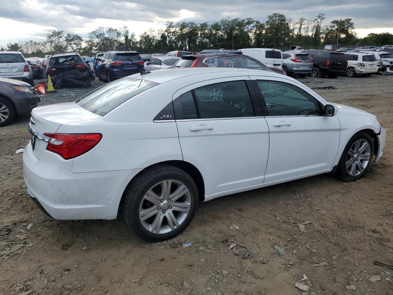 2013 CHRYSLER 200 LX - Фото 3
