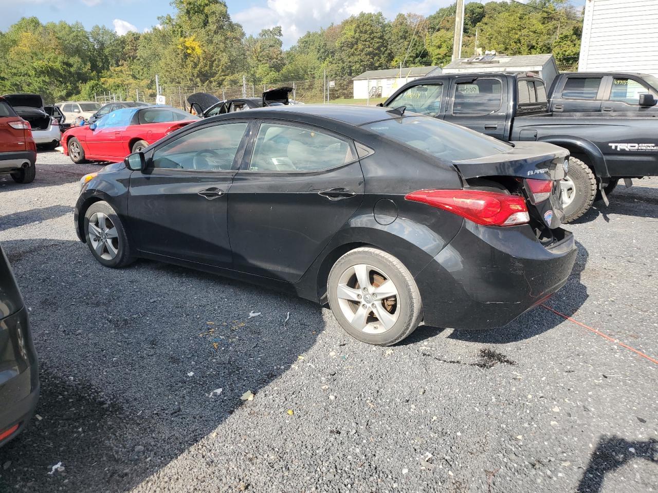 2013 HYUNDAI ELANTRA GL - Image 2