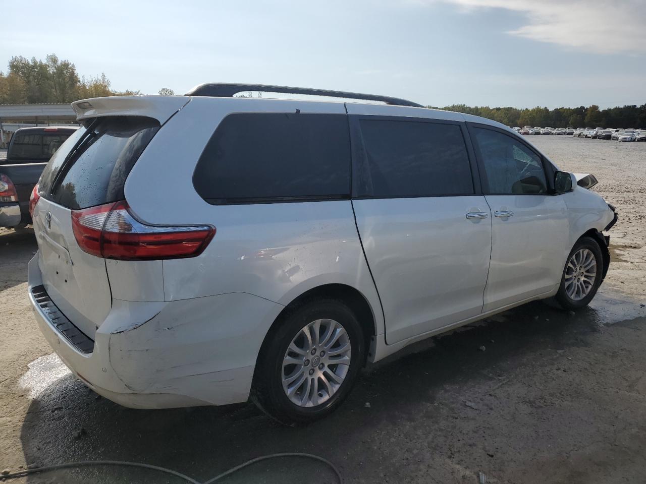 2015 TOYOTA SIENNA XLE - Фото 3