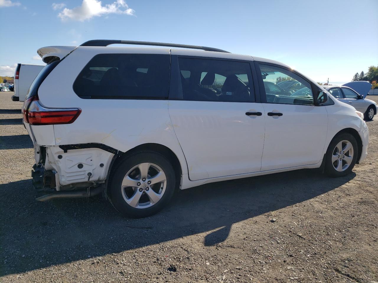 2015 TOYOTA SIENNA - Фото 3
