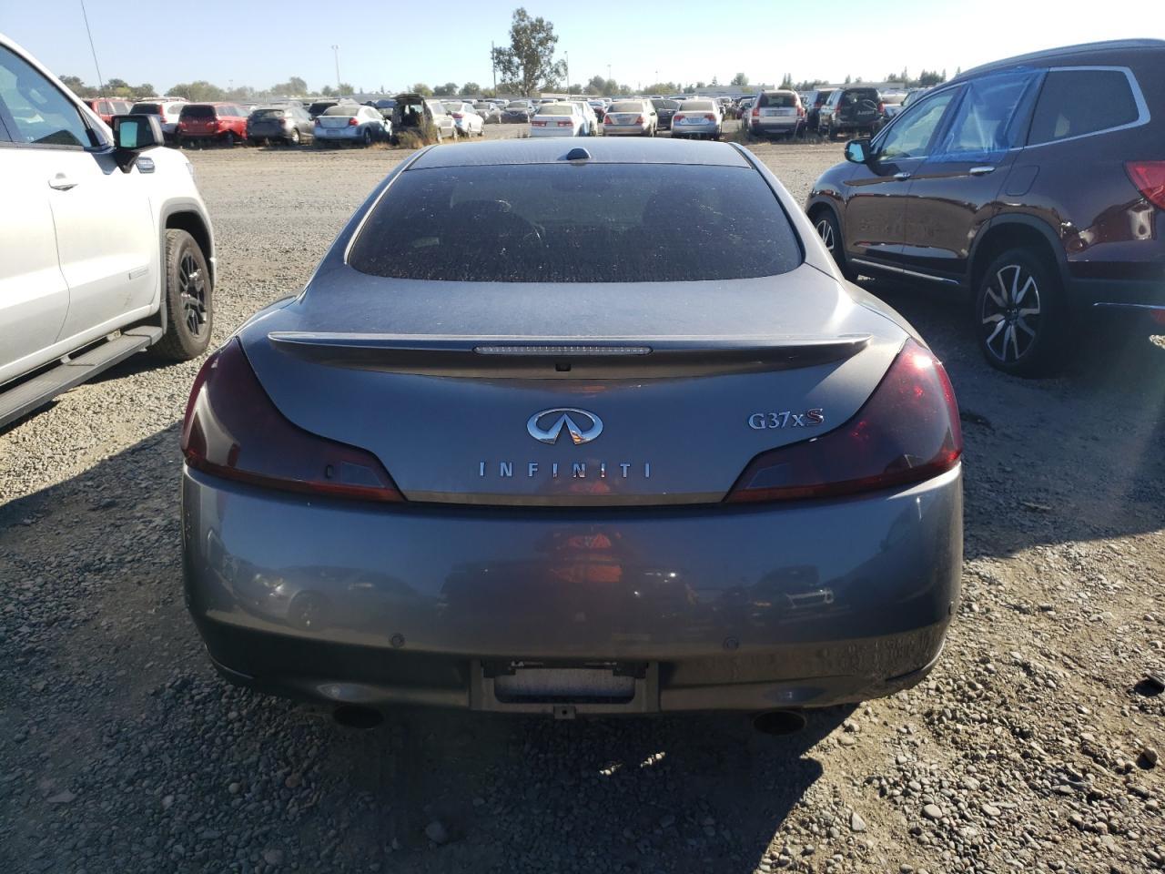 2011 INFINITI G37 - Image 6