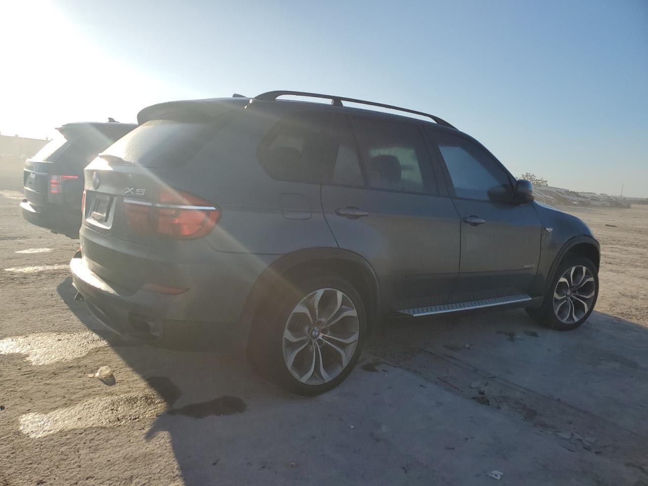2011 BMW X5 XDRIVE5 - Image 3