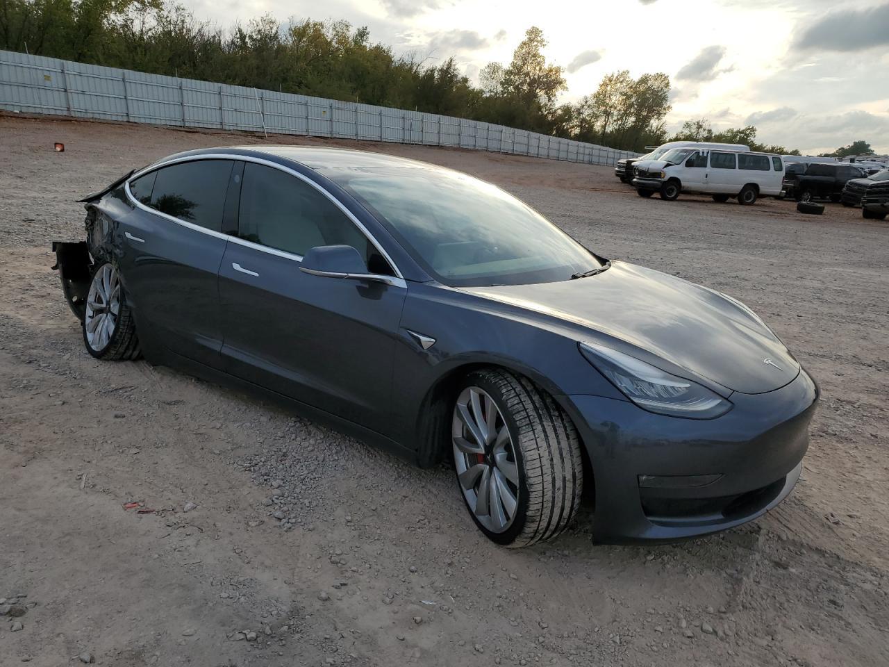 2019 TESLA MODEL 3 - Фото 4
