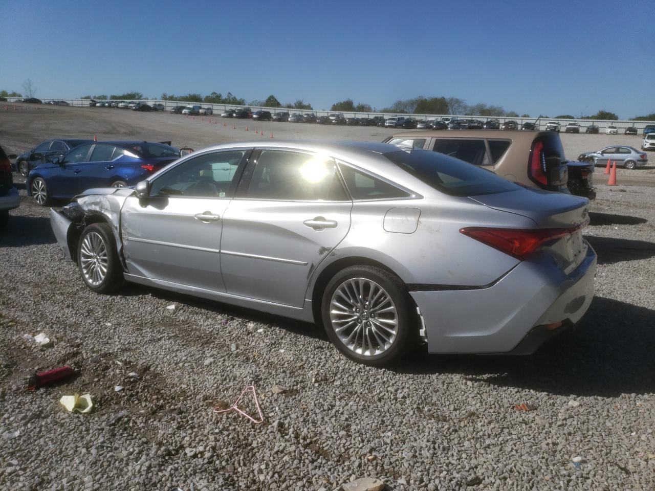 2019 TOYOTA AVALON XLE - Image 2
