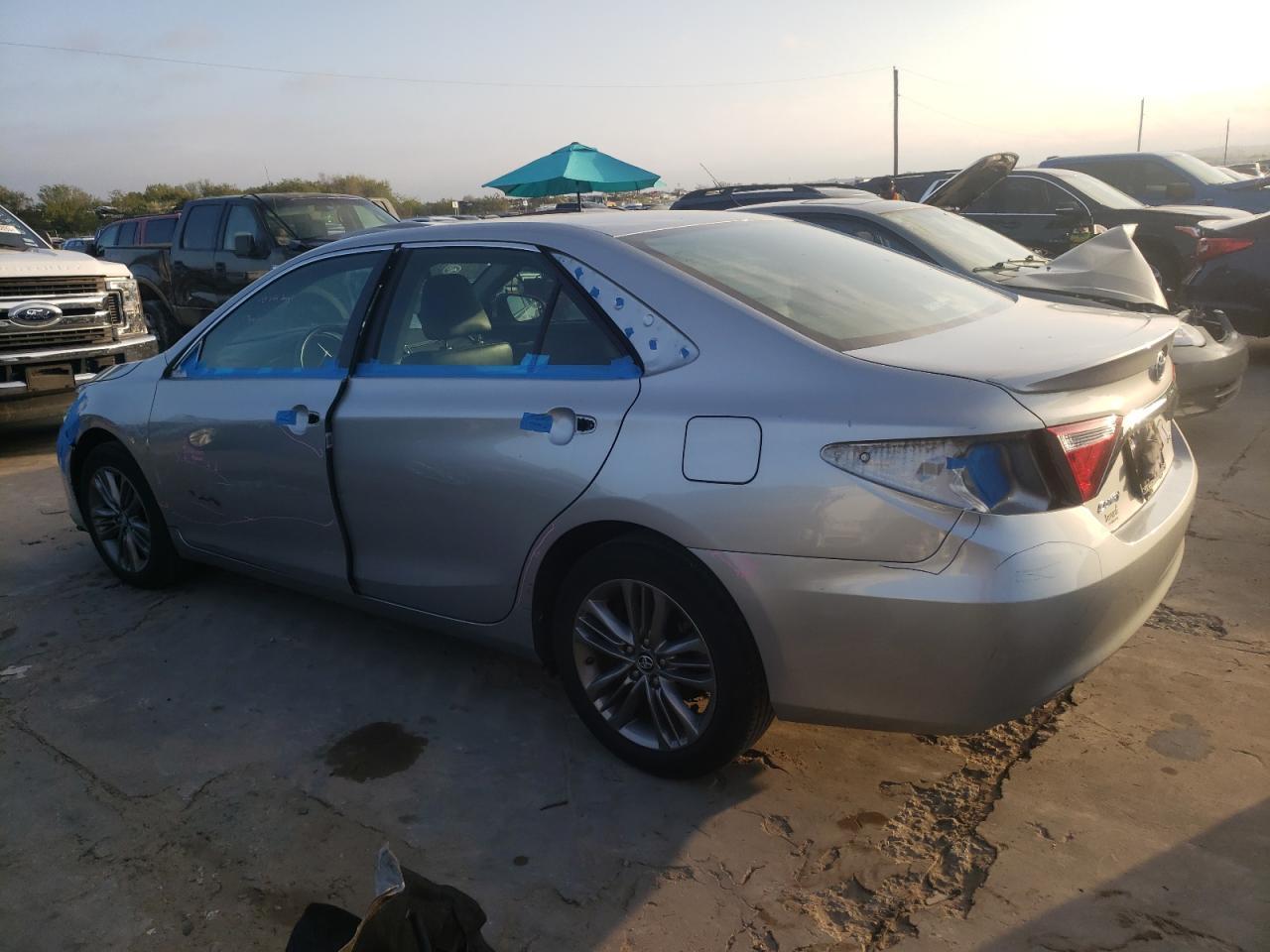 2016 TOYOTA CAMRY LE - Image 2