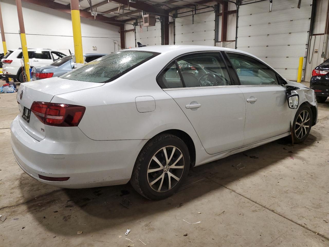 2017 VOLKSWAGEN JETTA SE - Image 3
