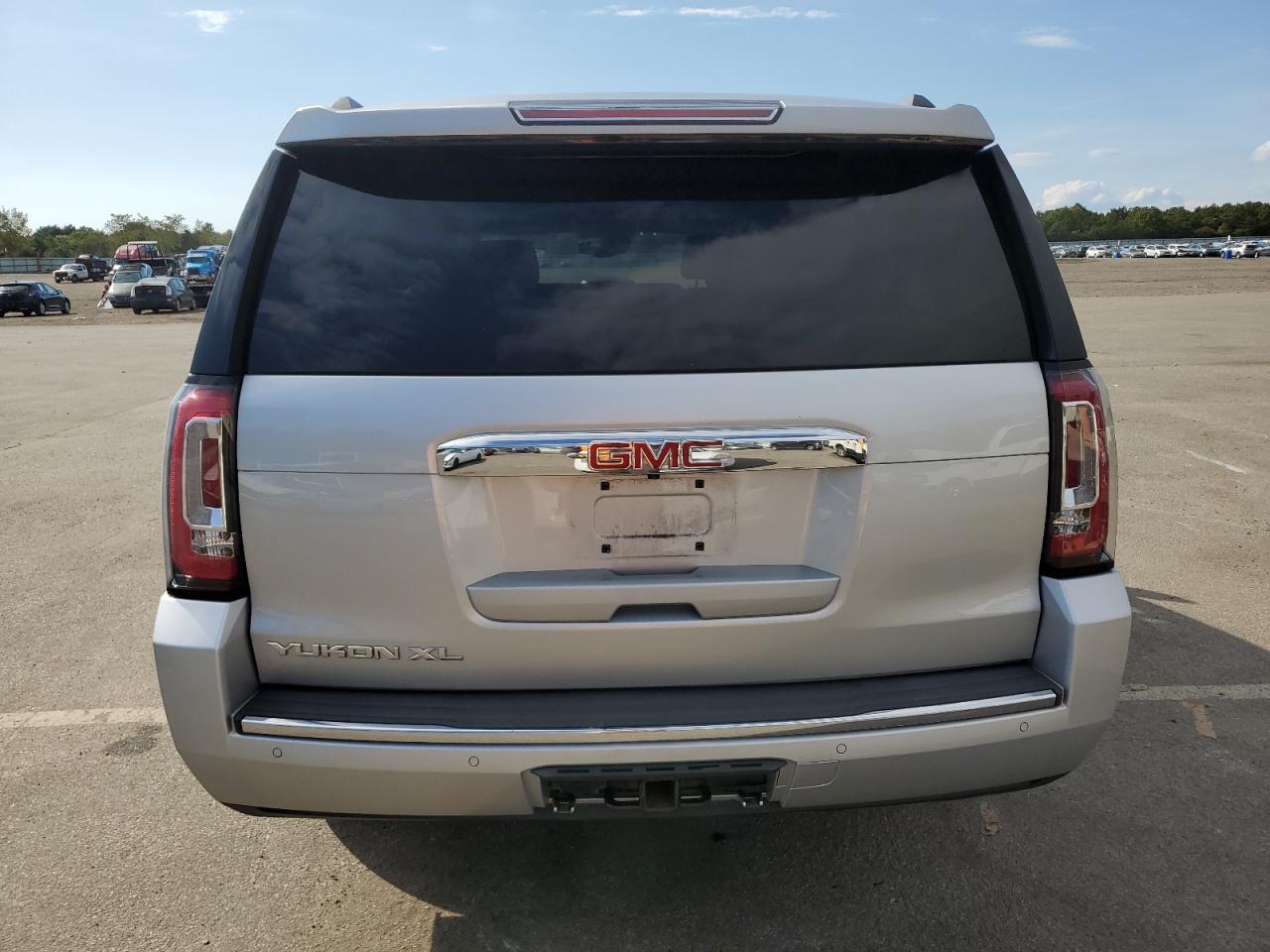 2016 GMC YUKON XL D - Фото 6