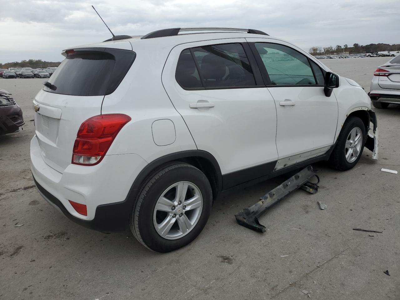 2021 CHEVROLET TRAX 1LT - Image 3