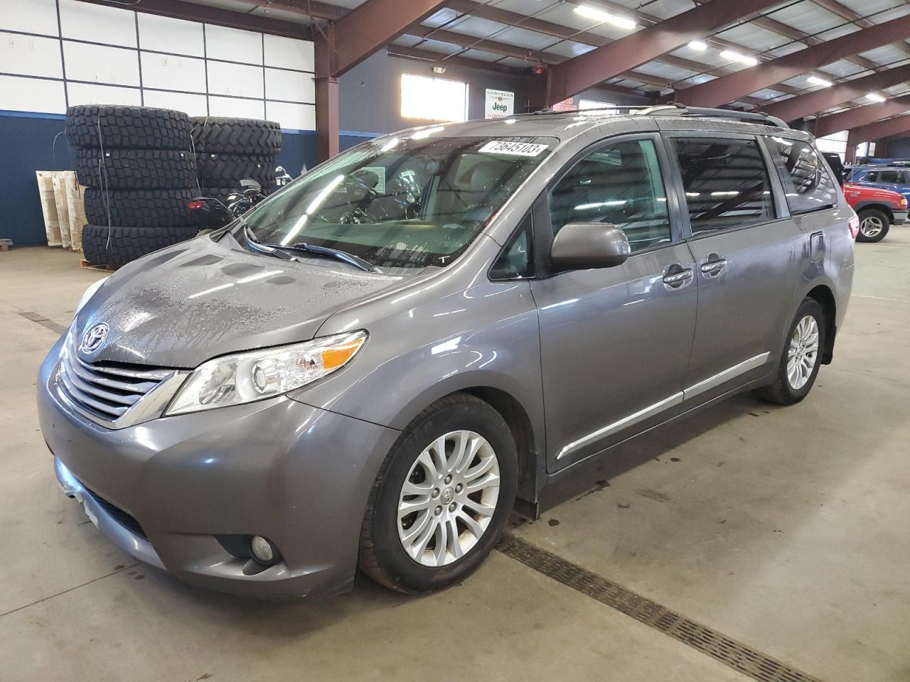 2017 TOYOTA SIENNA XLE car image