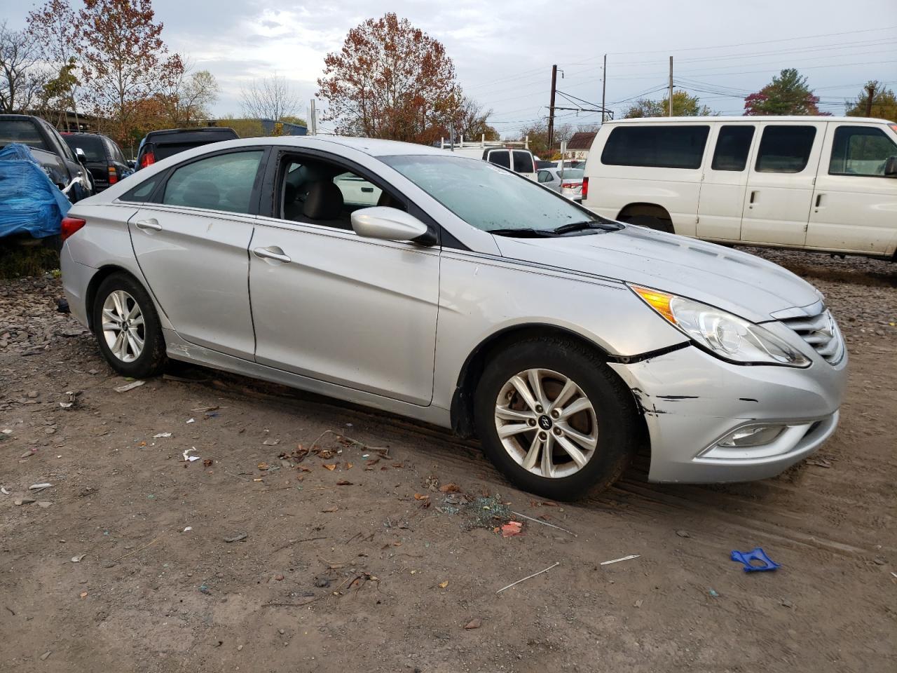 2013 HYUNDAI SONATA GLS - Image 4