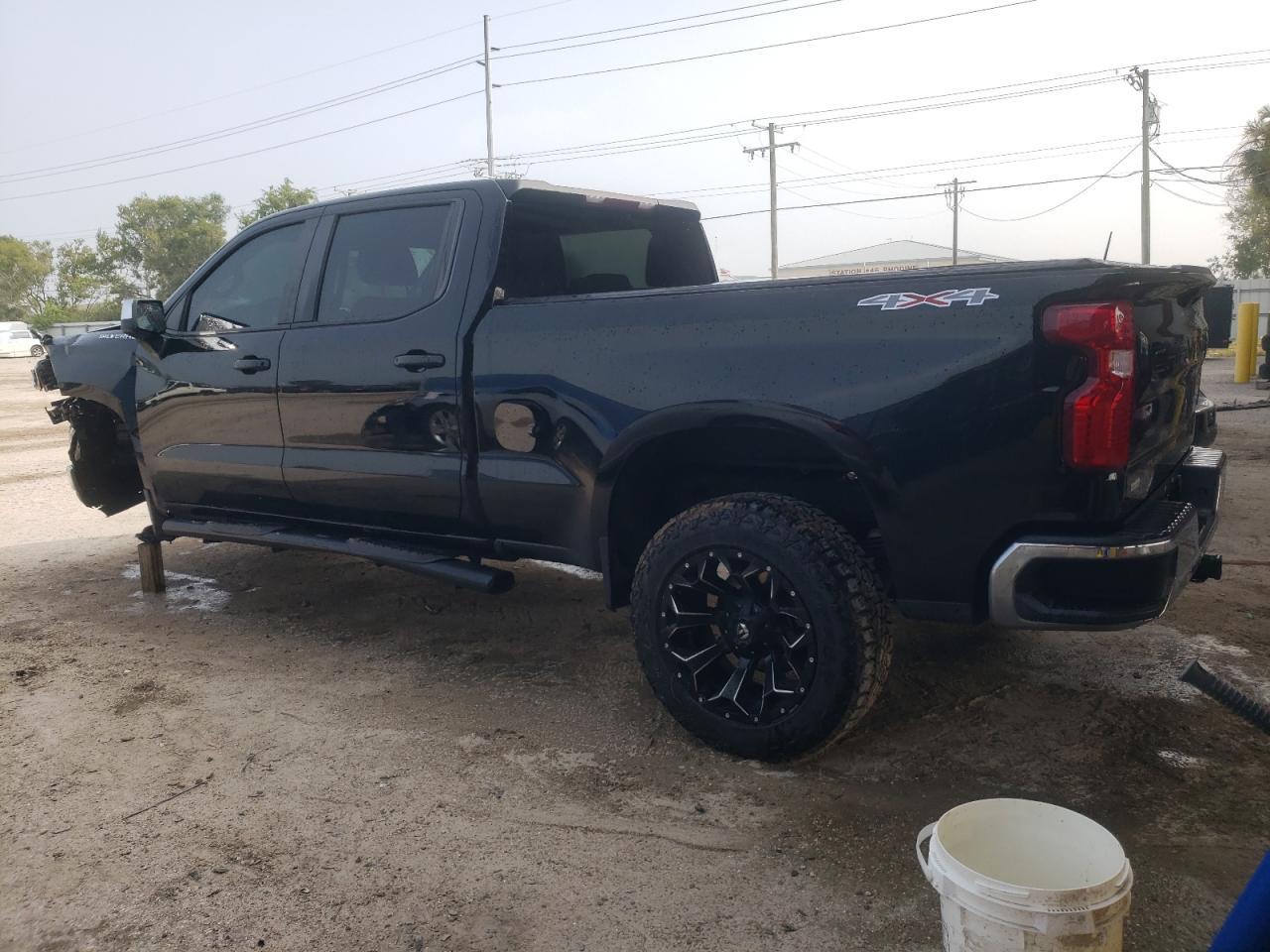 2019 CHEVROLET SILVERADO - Фото 2