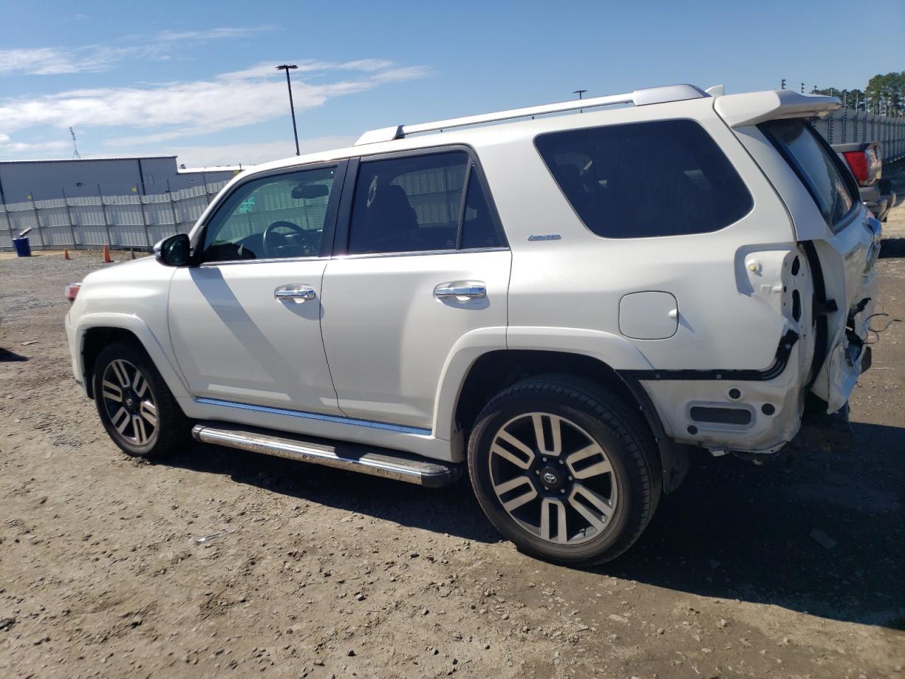 2017 TOYOTA 4RUNNER SR - Image 2
