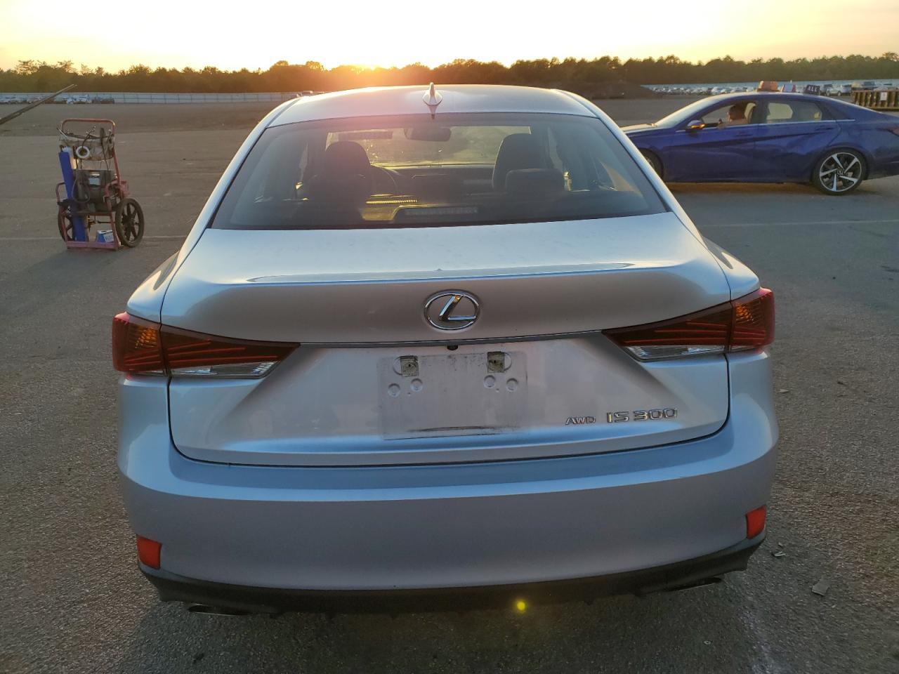 2019 LEXUS IS 300 - Image 6