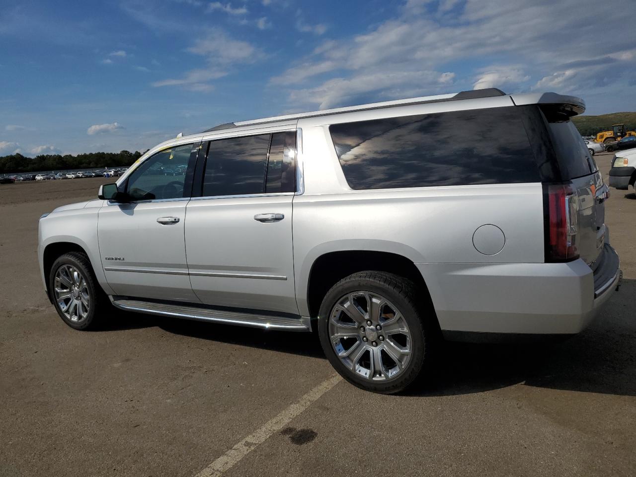2016 GMC YUKON XL D - Фото 2