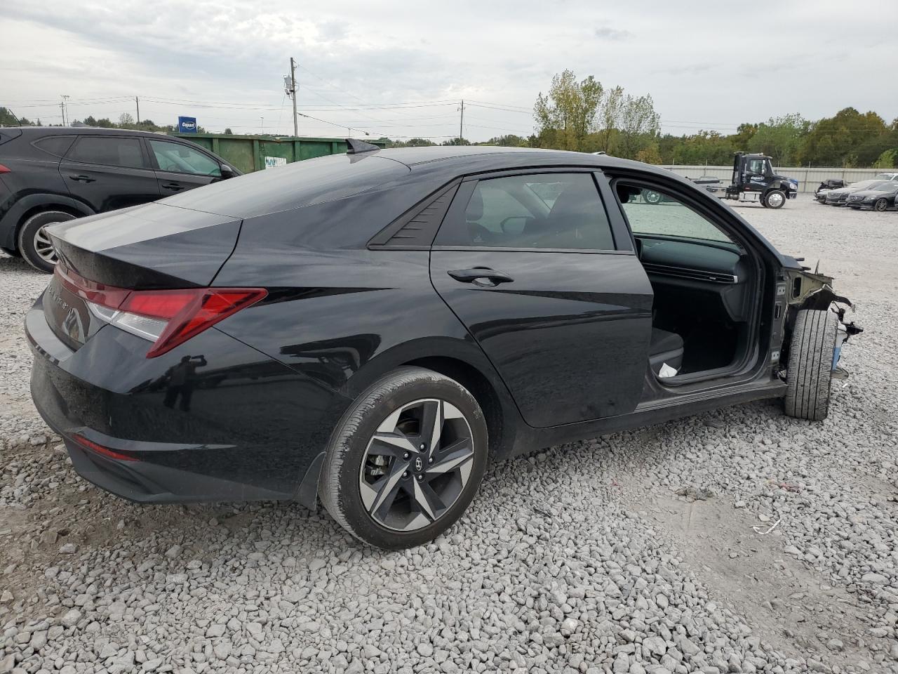 2023 HYUNDAI ELANTRA SE - Image 3