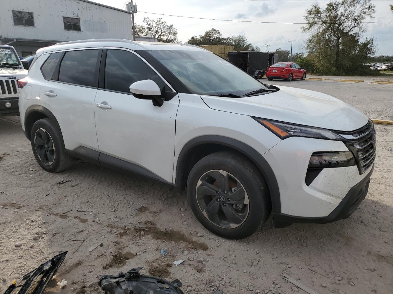 2024 NISSAN ROGUE SV - Image 4