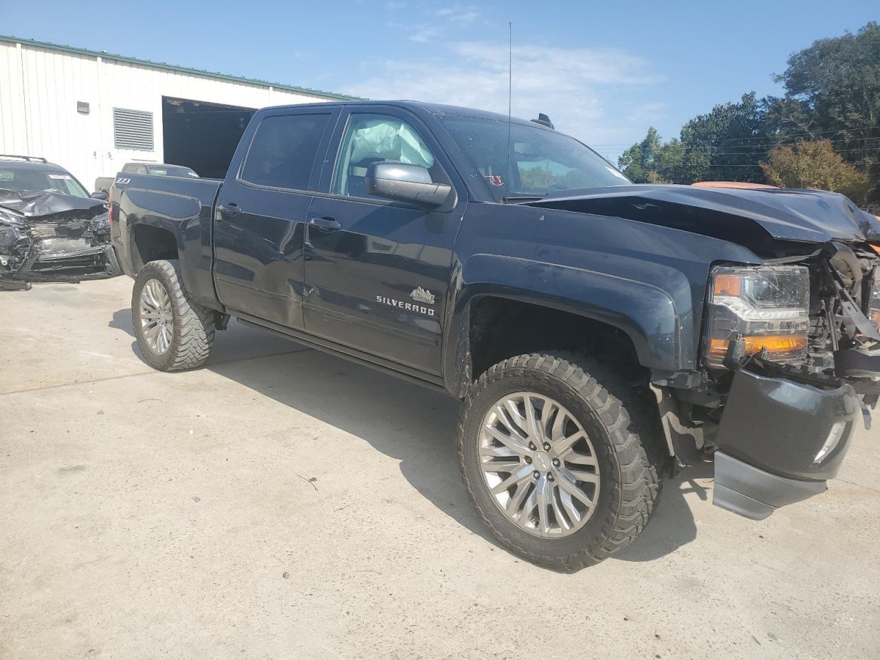 2017 CHEVROLET SILVERADO - Image 4