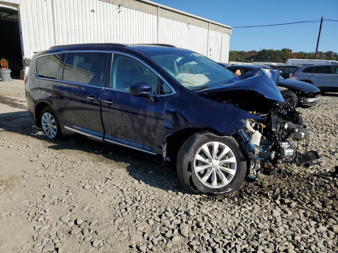 2017 CHRYSLER PACIFICA T - Image 4