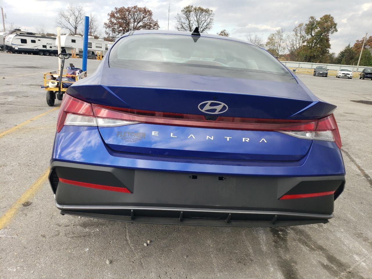 2024 HYUNDAI ELANTRA SE - Фото 6
