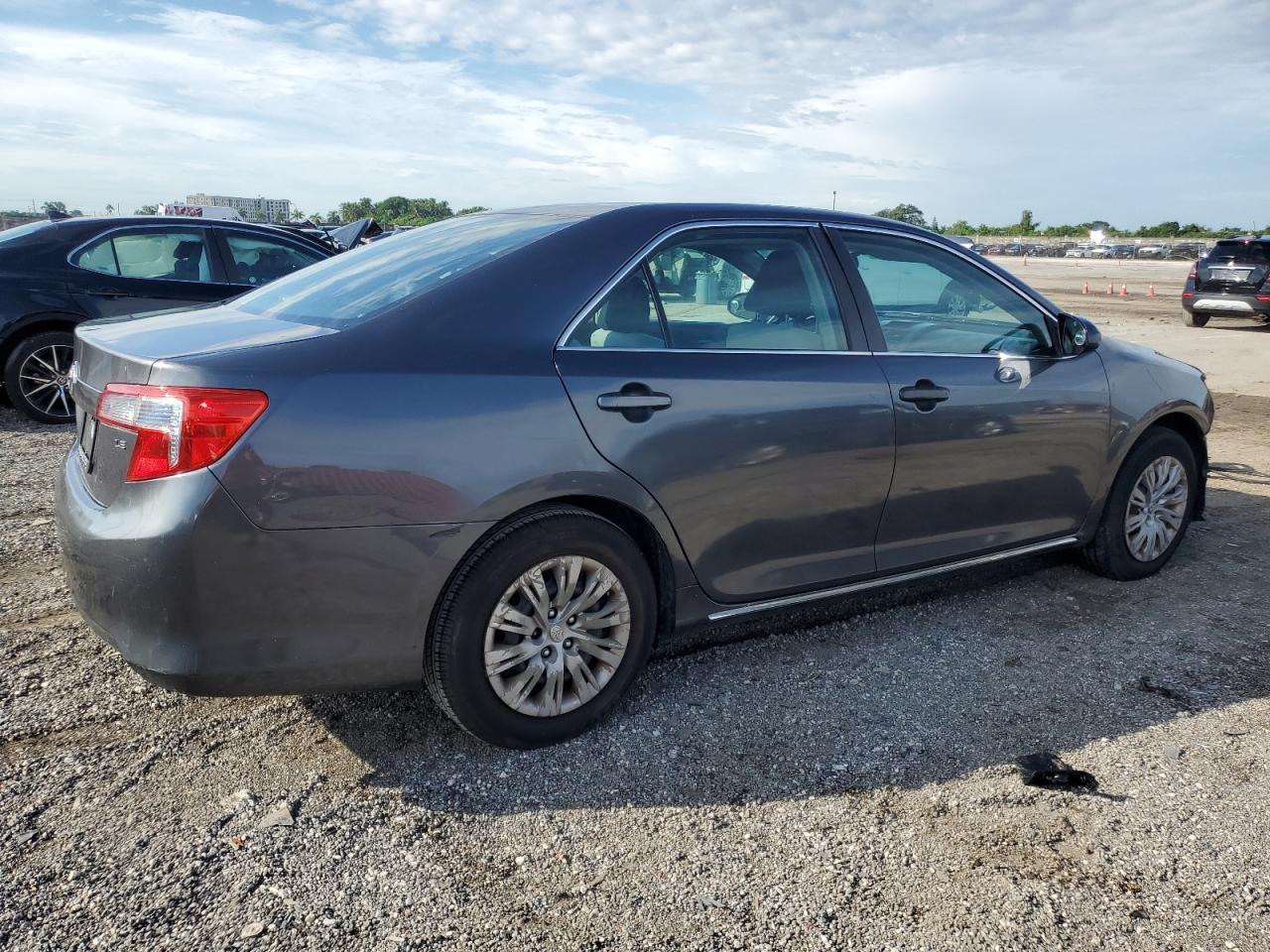 2014 TOYOTA CAMRY L - Image 3