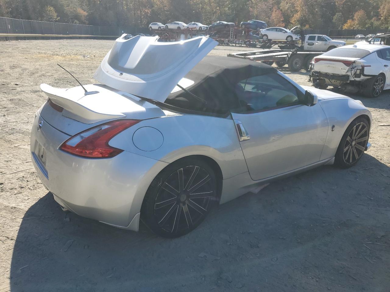 2010 NISSAN 370Z - Фото 3