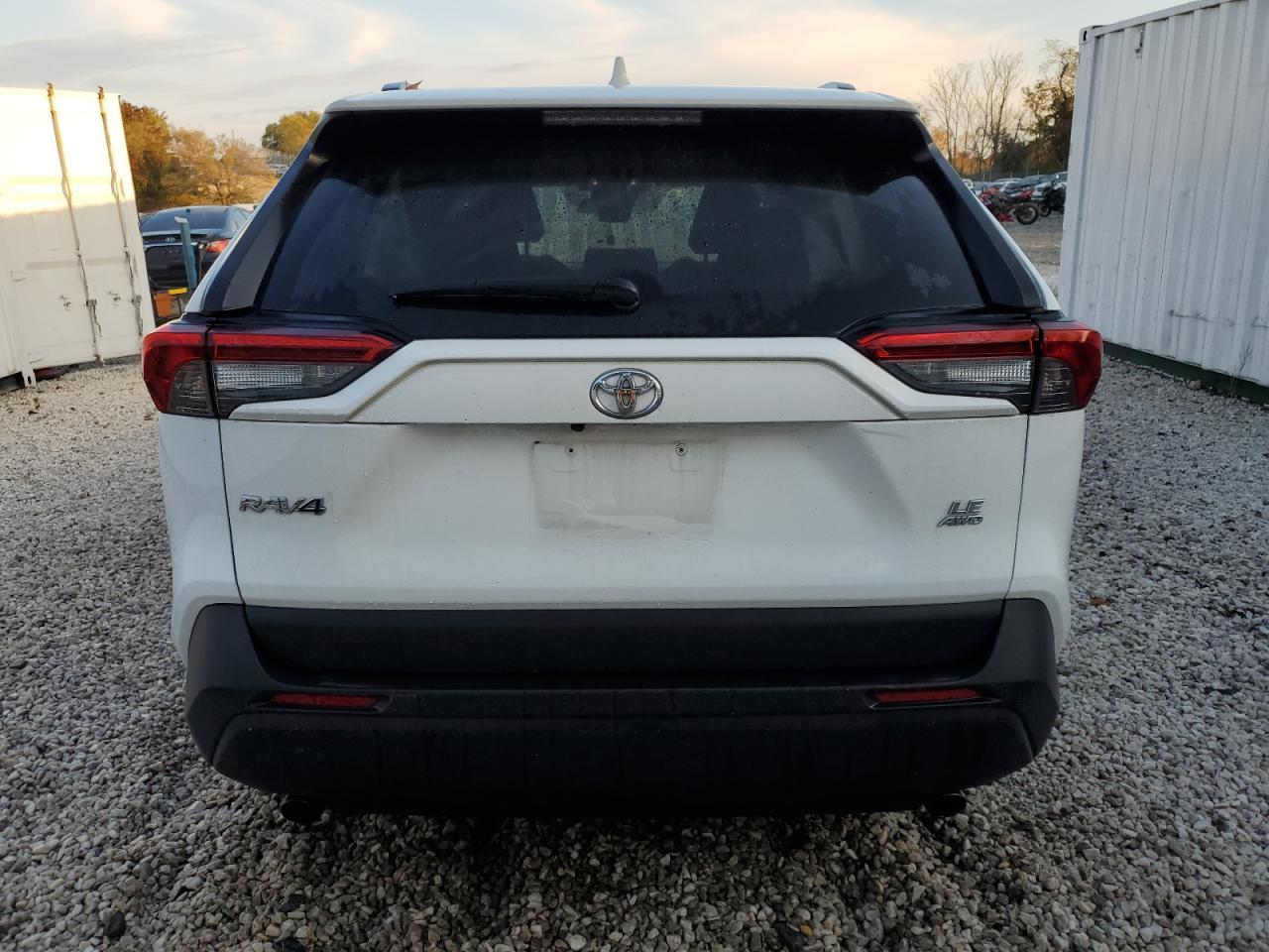 2021 TOYOTA RAV4 LE - Фото 6